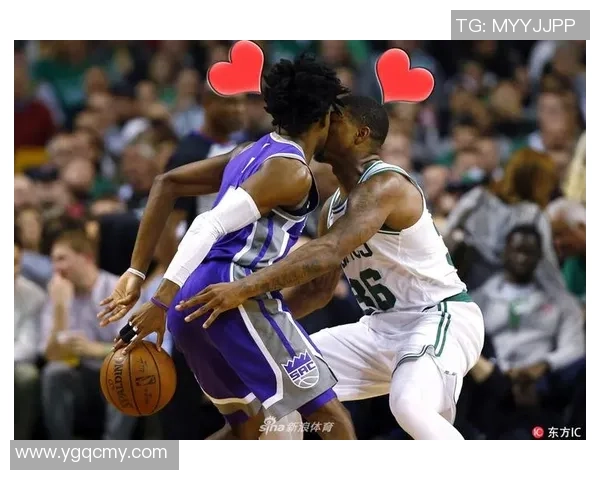 车载足球球星摆件 精致车饰带你感受赛场激情与荣耀